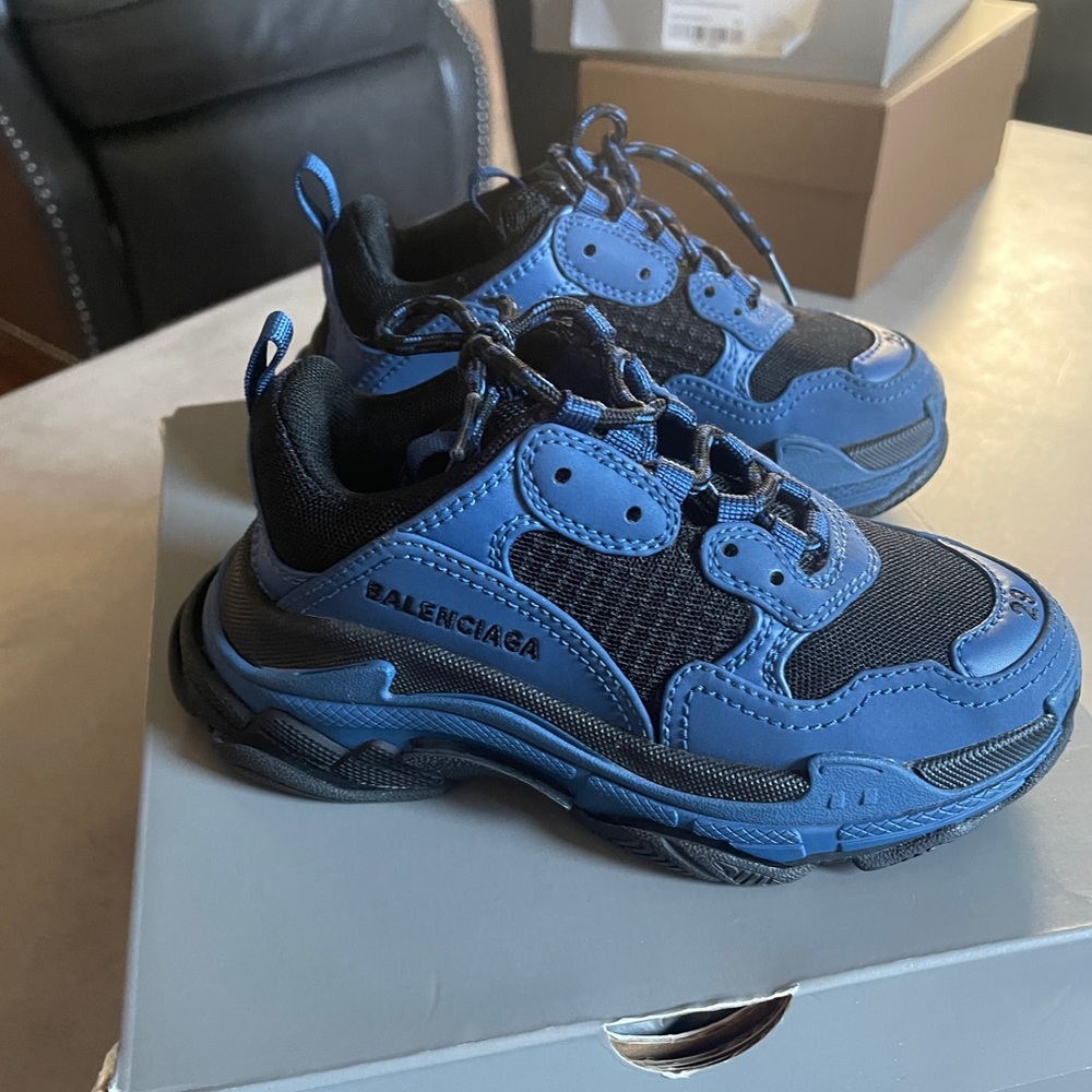 Balenciaga trainer size 29 mint condition
